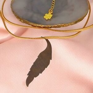 Unisex Rustic Long Leather Cord Necklace Leaf Pendant Boho Grunge 1970s 1990s